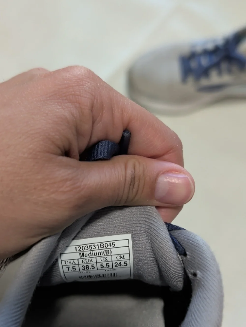 Brooks Women Light Gray and Navy Running Sneakers - Picture 10 of 11